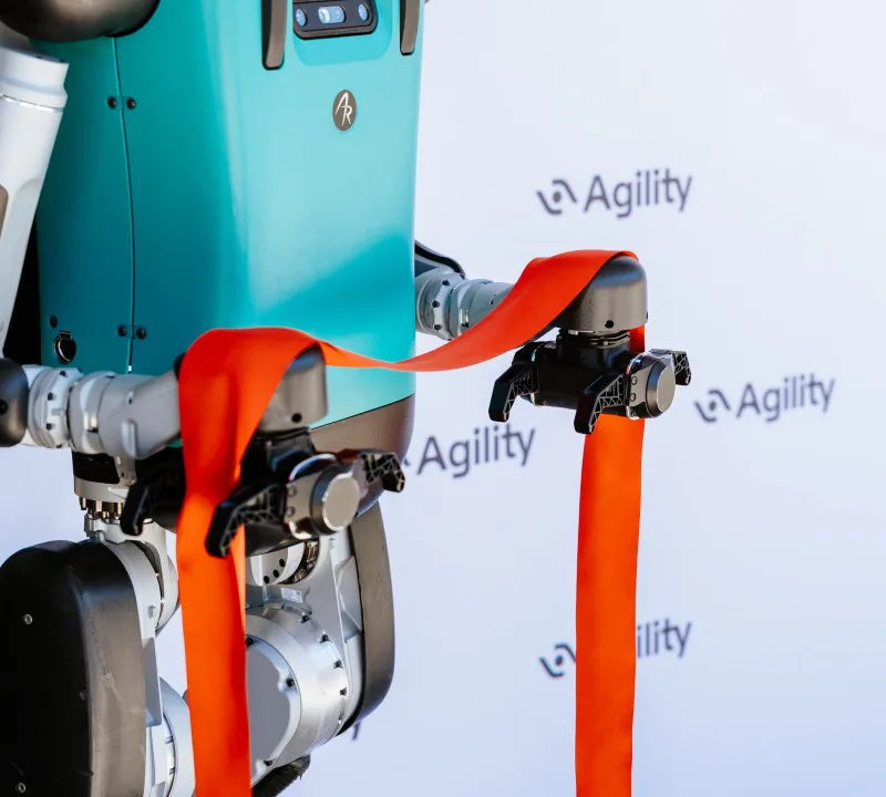 Гуманоїдний робот Digit компанії Agility Robotics на випробувальному майданчику