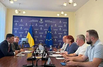 Члени комітету Верховної Ради та керівництво Мінветеранів під час робочої зустрічі