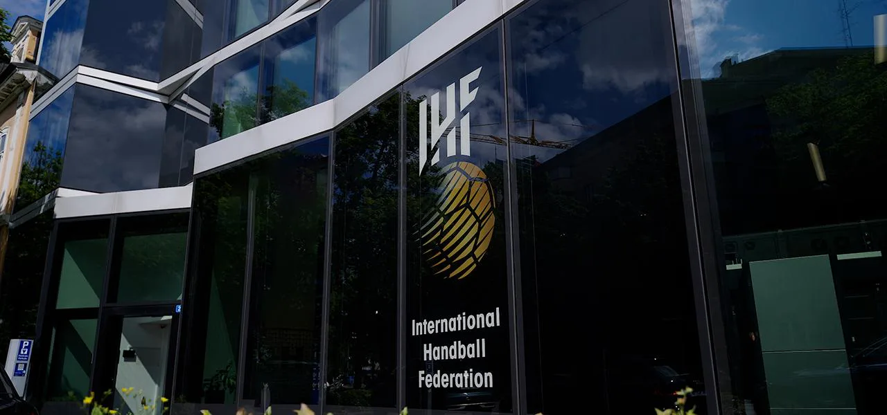 Будівля Міжнародної федерації гандболу з логотипом IHF