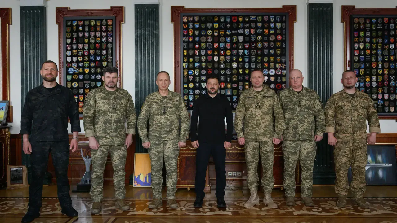Керівництво України та Сил оборони під час наради про кадрові зміни й оборонні пріоритети