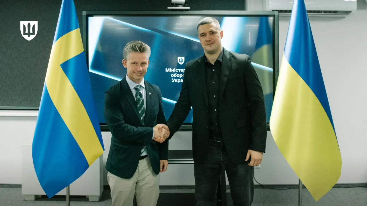 Міністр оборони Швеції Пол Йонсон і міністр оборони України Михайло Федоров під час зустрічі в Києві
